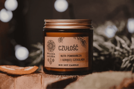 Czulosc – otulajaca zapachami swieca sojowa 1 Wilcza Jagoda